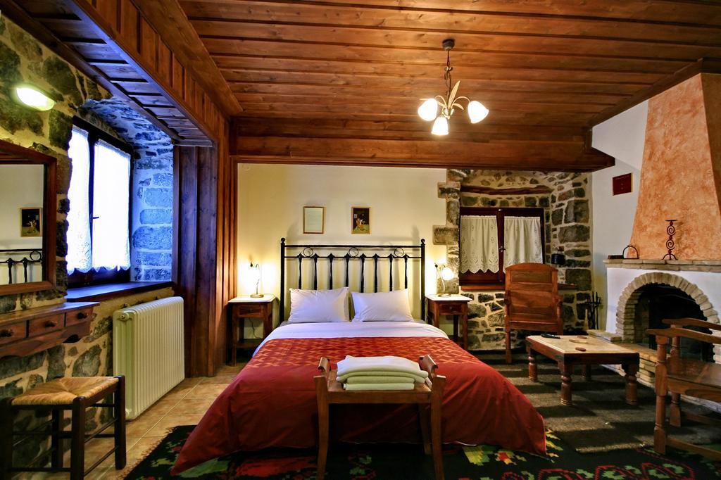 Hotel Archontiko Nikolopoulou Vitina Habitación foto