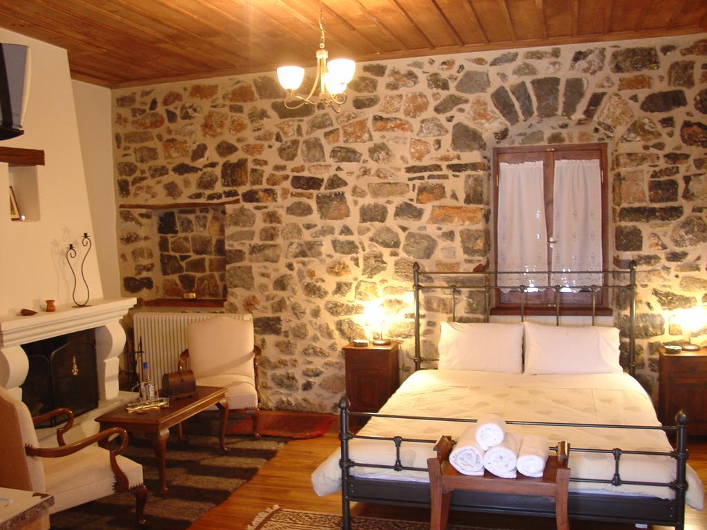 Hotel Archontiko Nikolopoulou Vitina Habitación foto