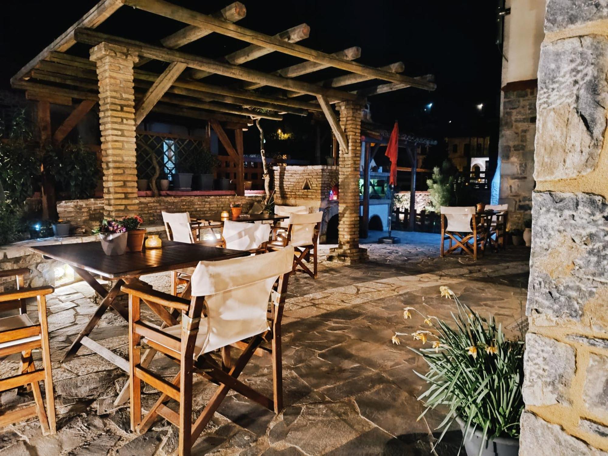 Hotel Archontiko Nikolopoulou Vitina Exterior foto