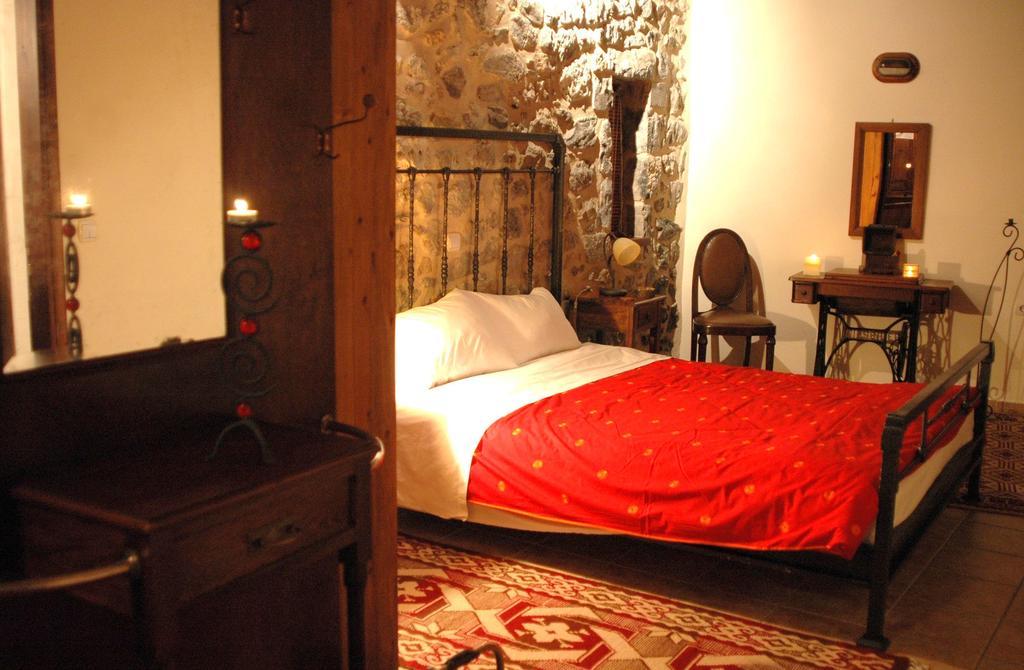 Hotel Archontiko Nikolopoulou Vitina Habitación foto