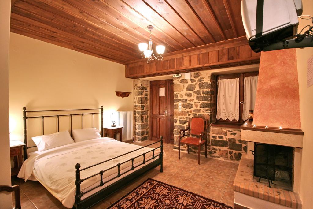 Hotel Archontiko Nikolopoulou Vitina Habitación foto