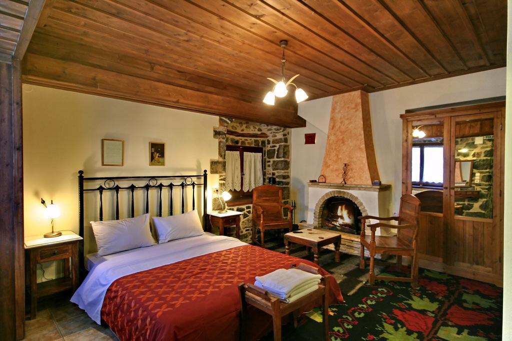 Hotel Archontiko Nikolopoulou Vitina Habitación foto