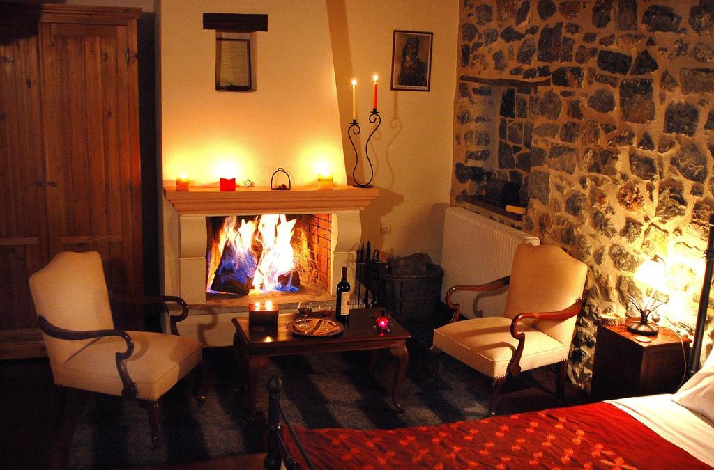 Hotel Archontiko Nikolopoulou Vitina Habitación foto