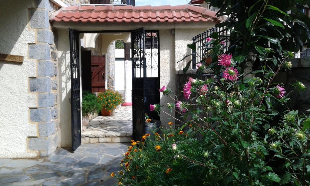 Hotel Archontiko Nikolopoulou Vitina Exterior foto